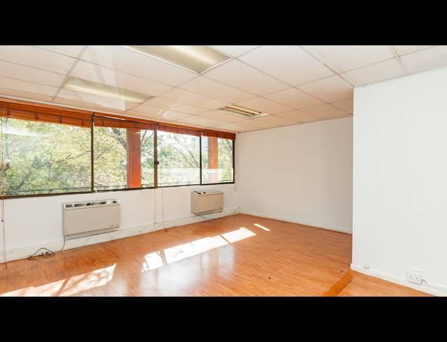 213M² OFFICE TO LET IN LYME PARK